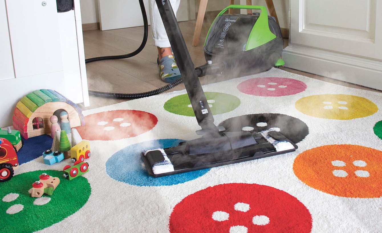 Otroci in hišna opravila: priročnik za starše